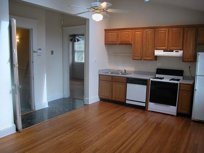 Building Photo - 867 Rosedale Rd NE Unit 7b