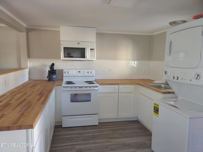 Photo - 757 W Outer Dr