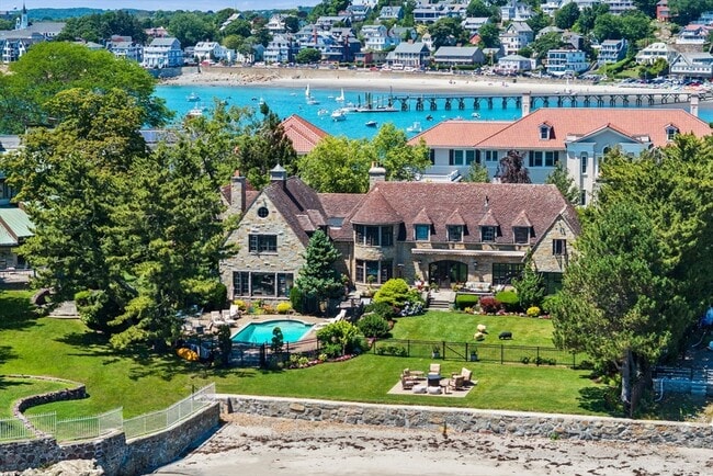 Photo - 2 Lincoln House Point