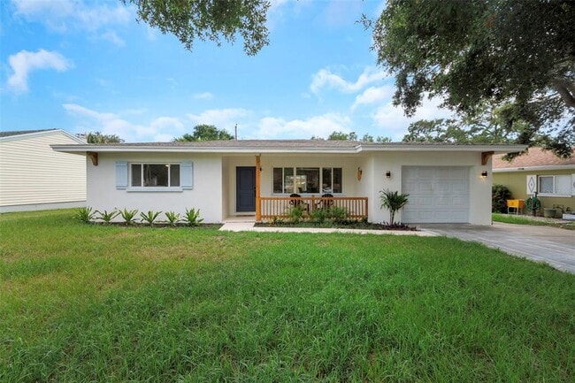 Photo - 245 Grove Cir N