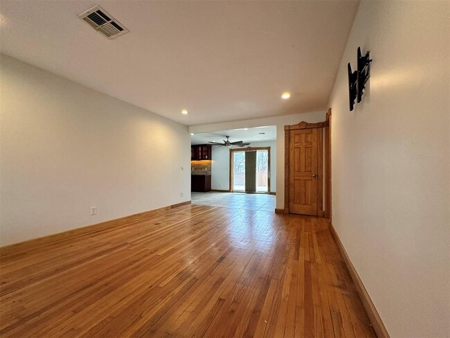 Photo - 2833 Kent Dr