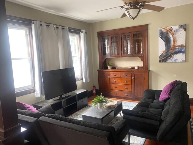 Photo - 19 Fifth Ave Unit 1