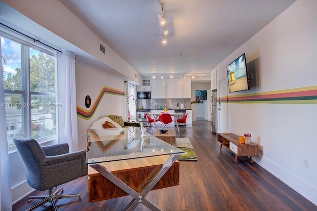 Photo - 524 NW 35th St Apartment Unit 4