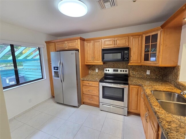 Photo - 460 Lakeview Dr