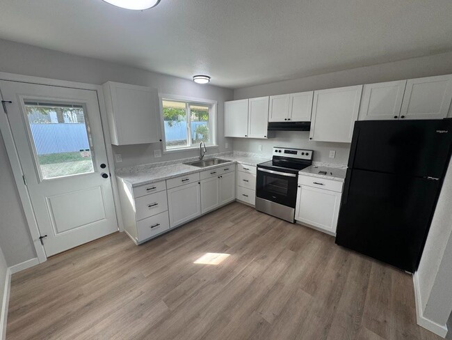 Photo - 10819 NE 6th St