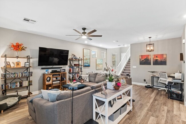 Photo - 7036 Denio Island St