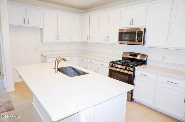 104 E Moonlight Trail