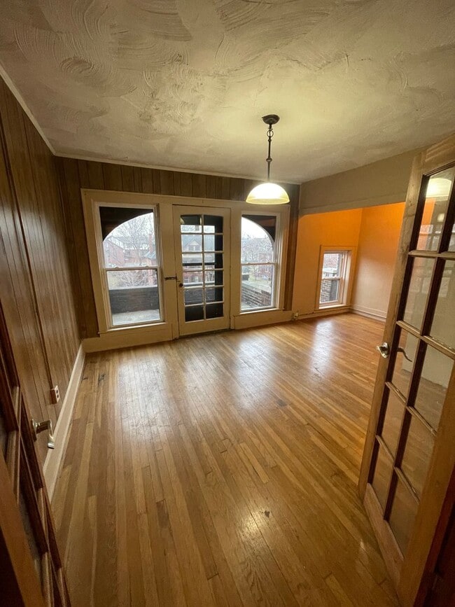 Photo - 2 BEDROOM LOCATED IN THE HEART OF THE ART DISTRICT! Unit 6