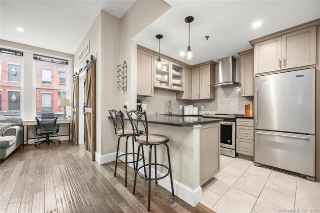 Building Photo - 83 Washington St Unit 2F