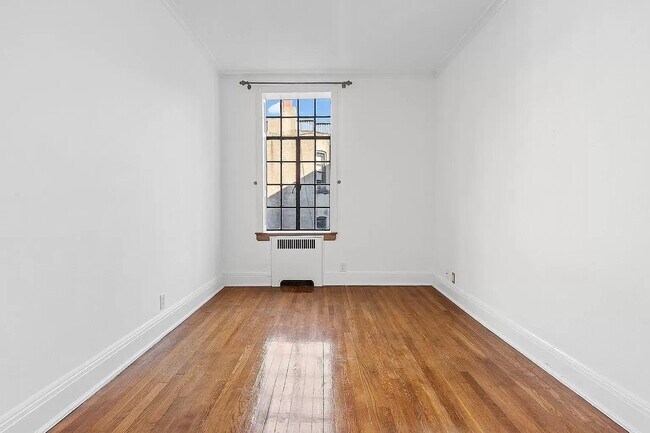 Photo - 299 Henry St