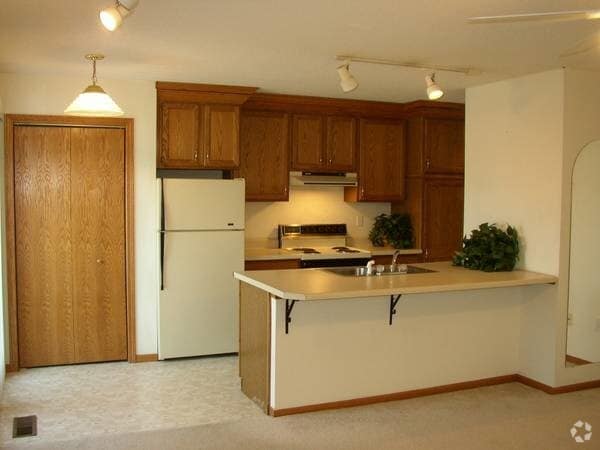 Building Photo - 1208 Koestner St Rental