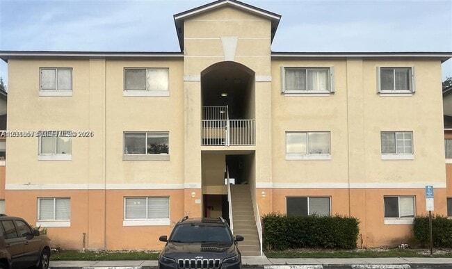 Building Photo - 3700 N 56th Ave Unit 1012
