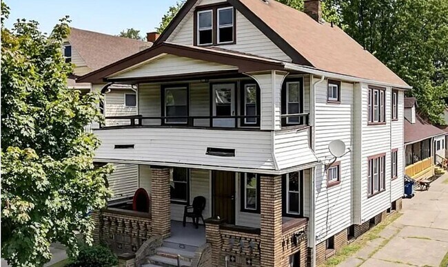 Photo - 3001 E 128th St