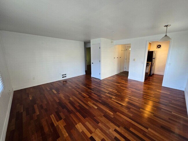 Photo - 522 HS LEWIS Unit 522