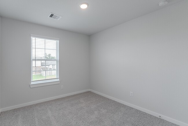 Building Photo - 33 Courageous Side Way