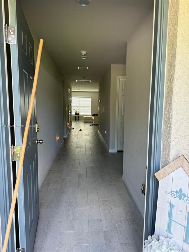 Photo - 3033 N Lakewood Rd