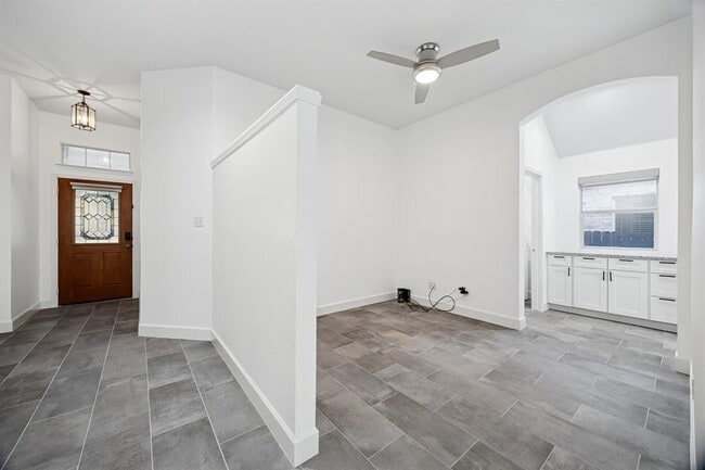 Photo - 2995 Overland St