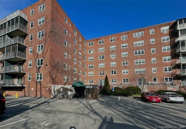 Photo - 27 Northill St Unidad APT 6H