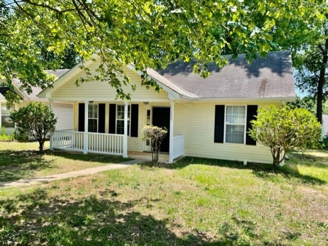 Photo - Charming ranch-style 2 Bedroom 1 Bath home in Pineville offering comfortable single-level living.