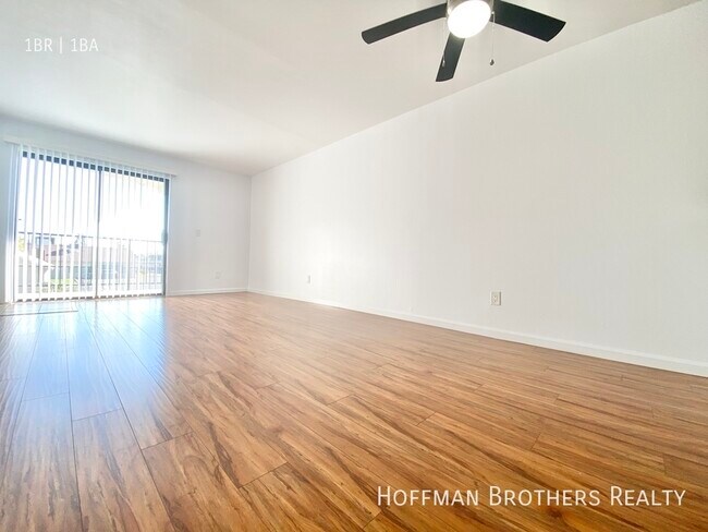 Photo - 10208 Independence Ave Unidad 12