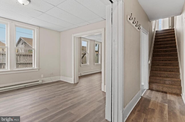 Photo - 207 N Queen St