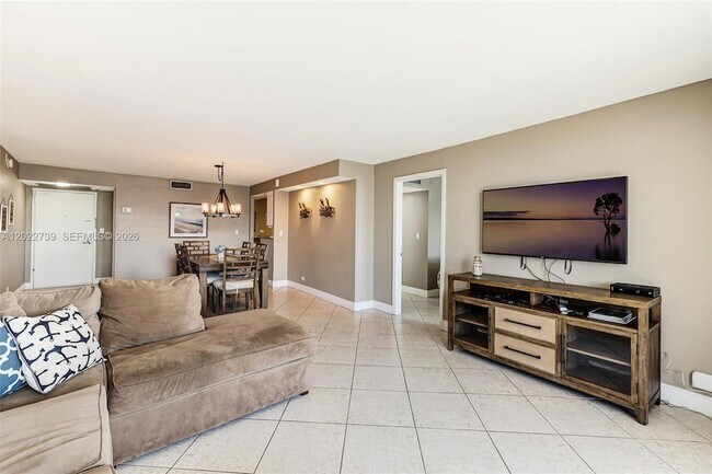 Photo - 6039 Collins Ave Unit 936