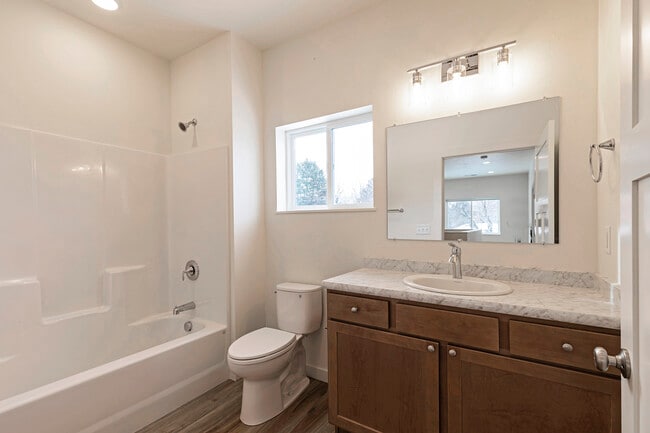 Photo - 909 Poplar St