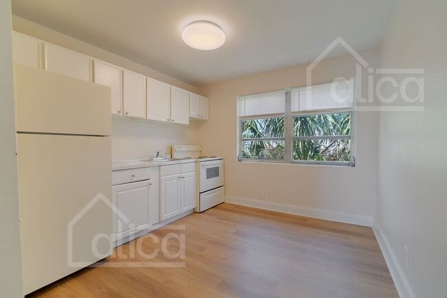 Photo - 801 N Sapodilla Ave Unit #1