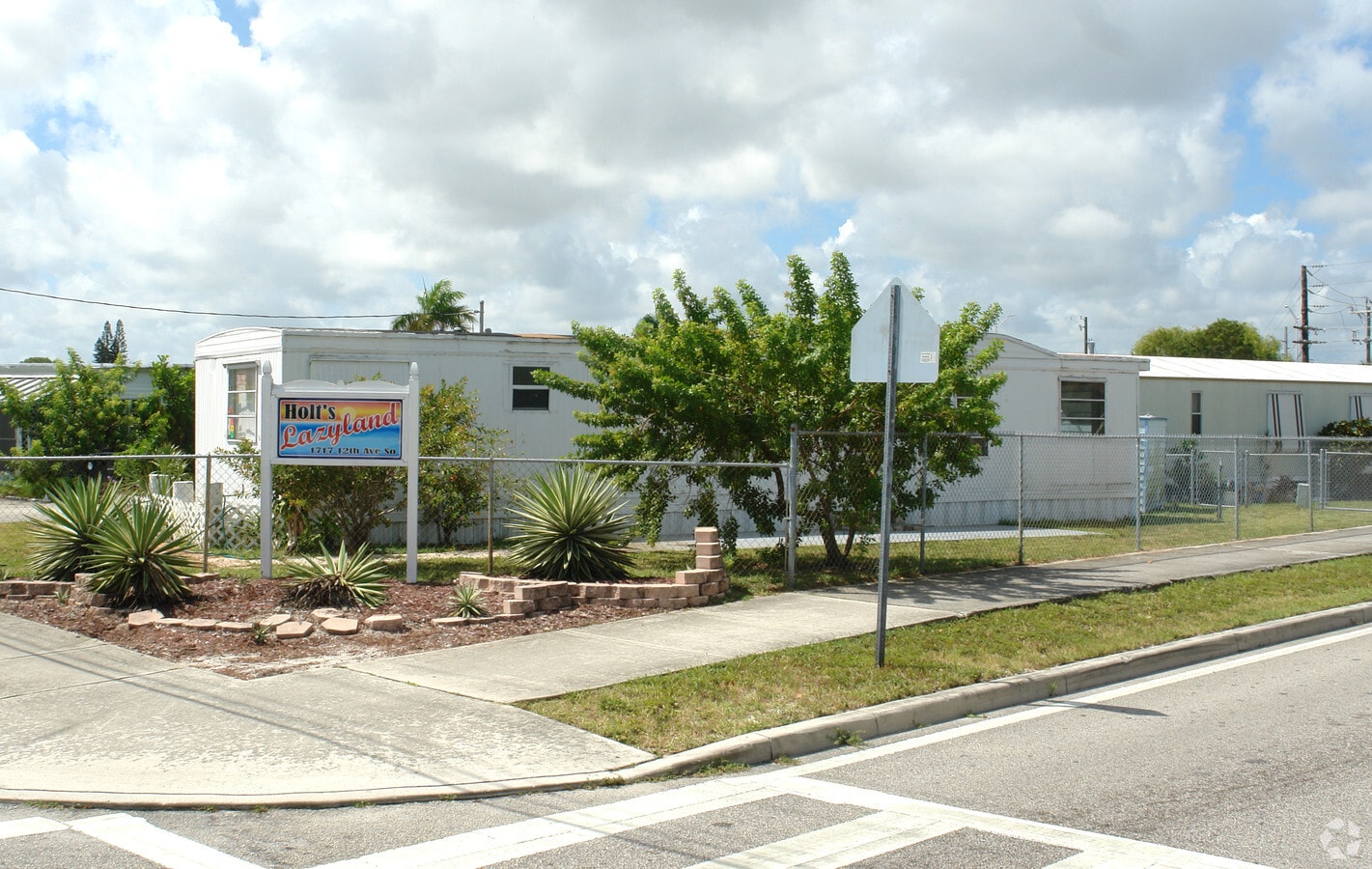 Holt's Lazyland - Holt's Lazyland Apartments
