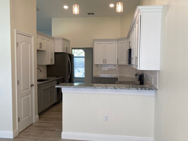 Photo - 1440 Banbury Loop North