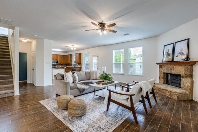 Photo - 114 Feathergrass Dr House