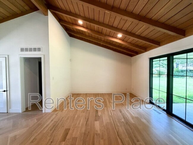 Photo - 2616 E 58th St