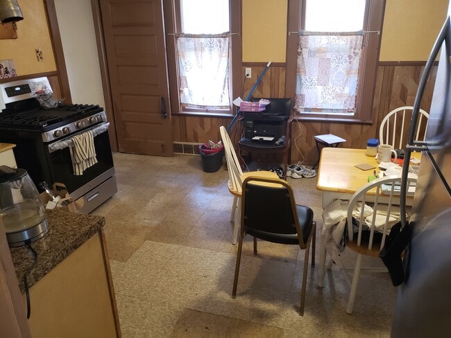 Photo - 1366 E 45th St