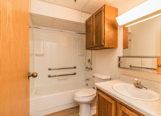 Photo - 400 Building