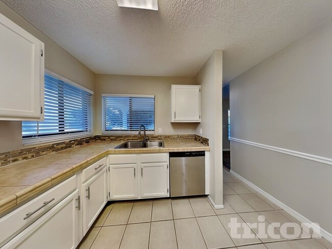 Photo - 419 E Springtree Way