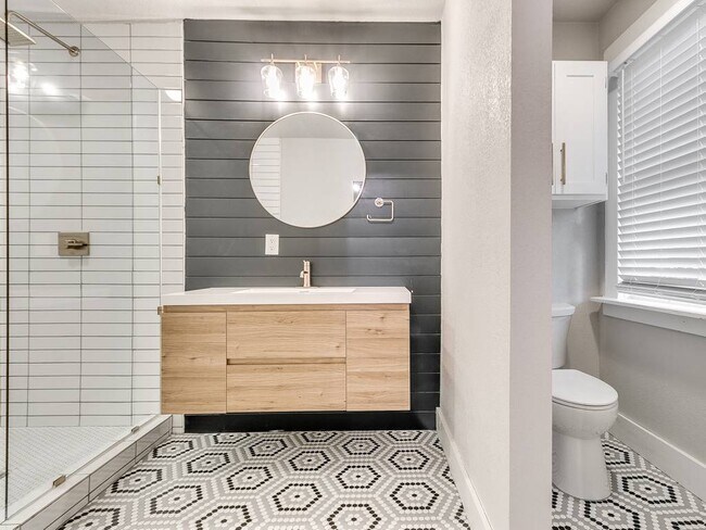 Photo - 718 NW 25th St