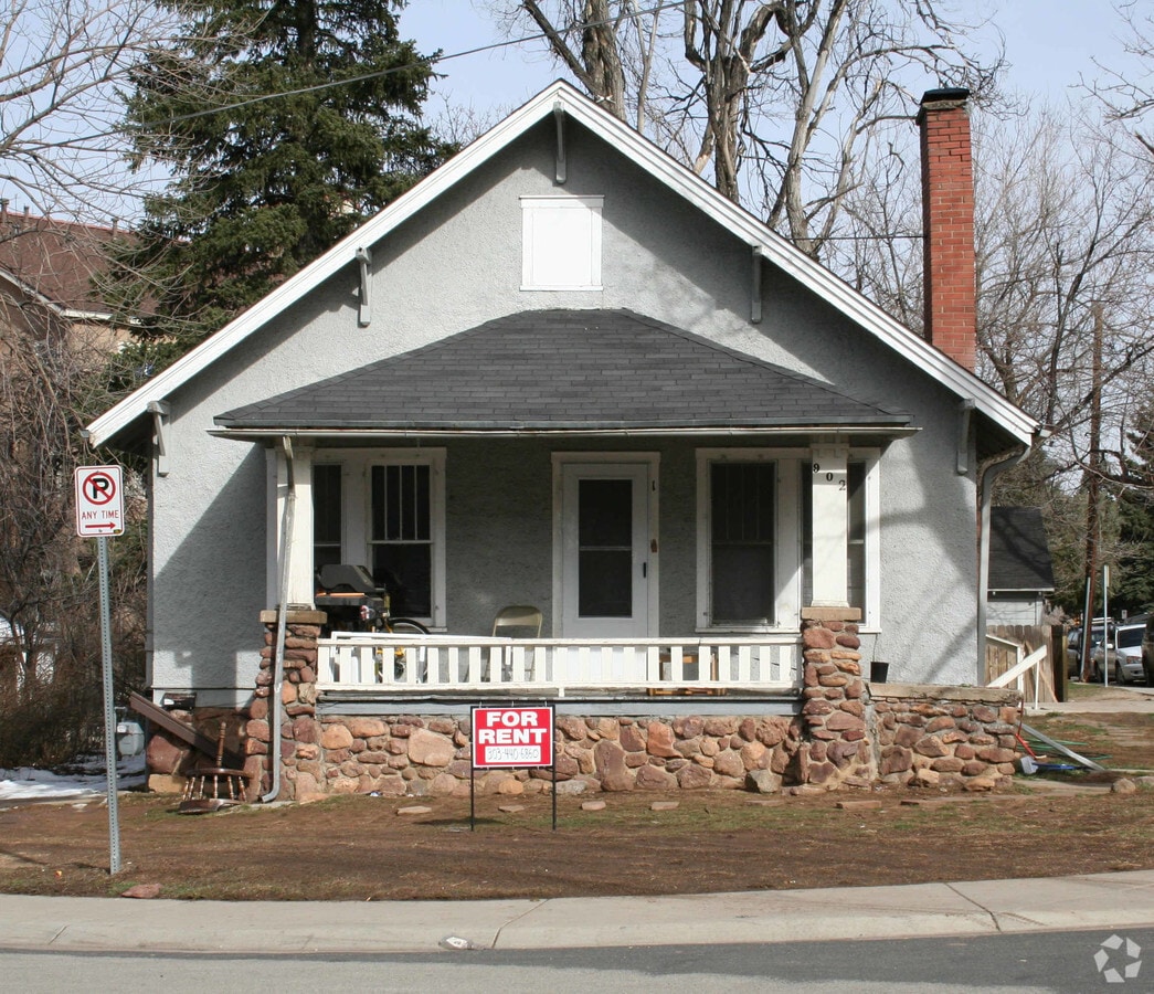 Photo - 902 18th St Apartments