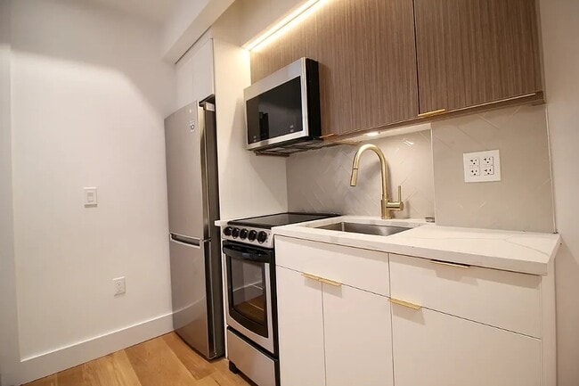 Photo - 223 E 93rd St