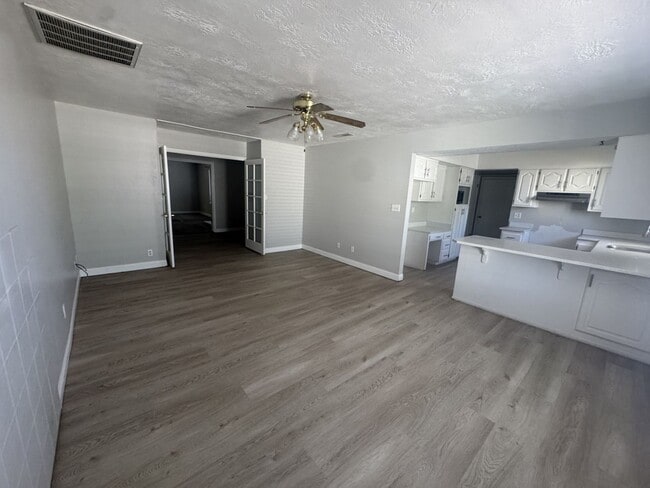 Photo - Large Home in Bloomington Hills