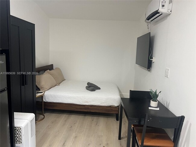 Photo - 2723 SW 13th St Unidad Studio