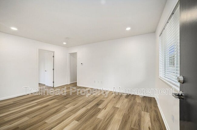 Photo - 8300 Robinson St