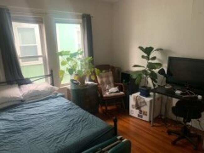 Photo - Allston 4 bed 1 bath apartment - 9/1