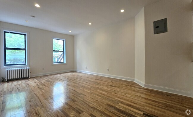 Building Photo - 20 Magaw Pl Rental
