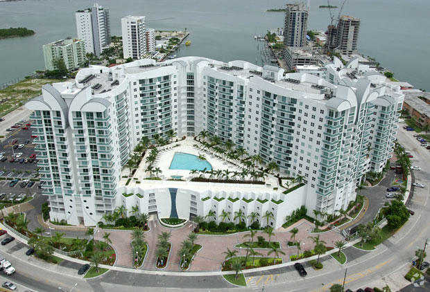 Building Photo - 7900 Harbor Island Dr Unit Ph17 Rental