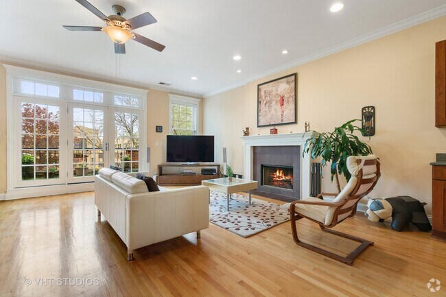Building Photo - 3820 N Greenview Ave Unit 3p Rental