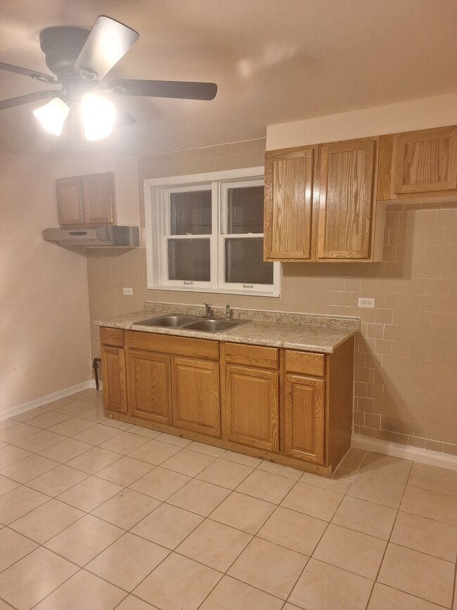 Building Photo - 4546 S Rockwell St Unit 1st floor