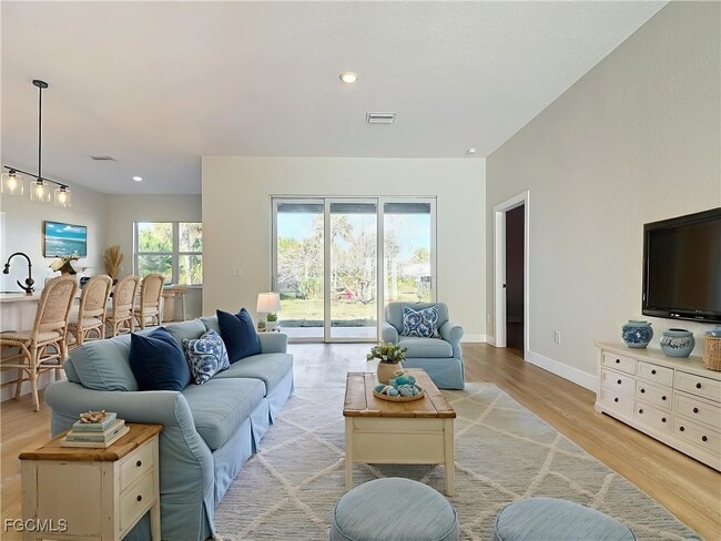 Photo - 5006 S Peachtree Cir