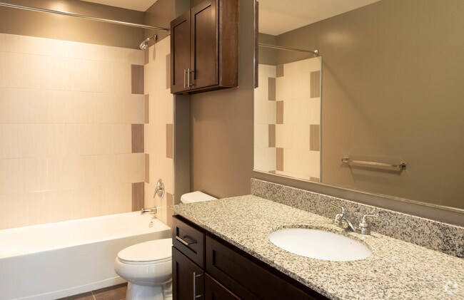 2BR, 2BA - 885 SF