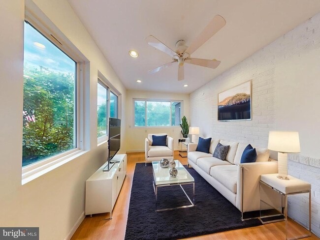 Building Photo - 3137 S Glebe Rd Rental