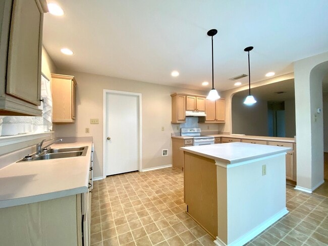Photo - 10038 Silverbrook Pl